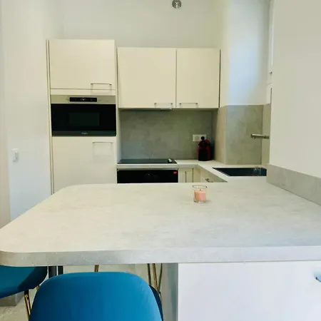 Apartment Lei