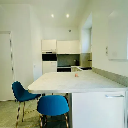 Lei Apartment *