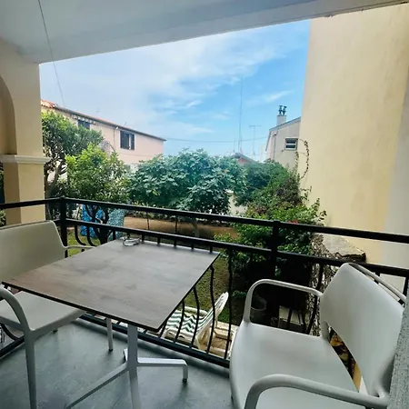 Lei Apartment *